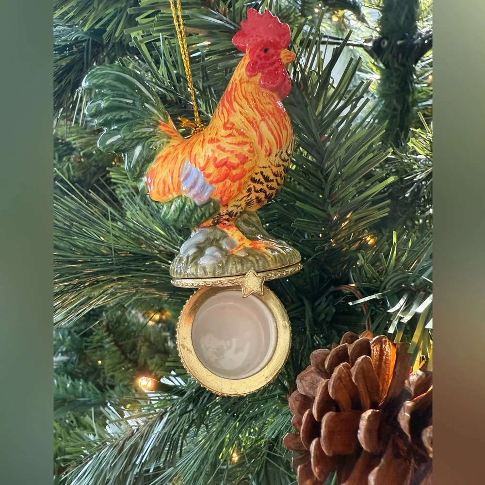 Porcelain Rooster hidden treasure hinged trinket box ornament - Picture 4 of 5